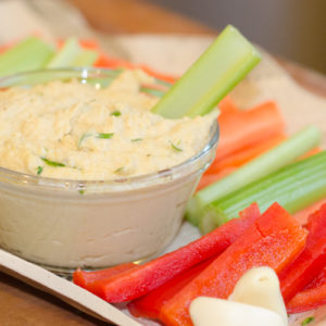 Vegetales y hummus